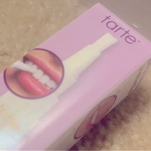 pearly girl" vegan teeth whitening pen
net 4 mL. / 0.135 FL. Oz.